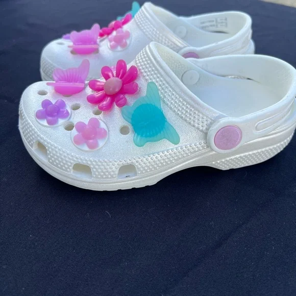 Crocs Kids White Flower Clogs with Colorful Charms girls 11 - Picture 4 of 6